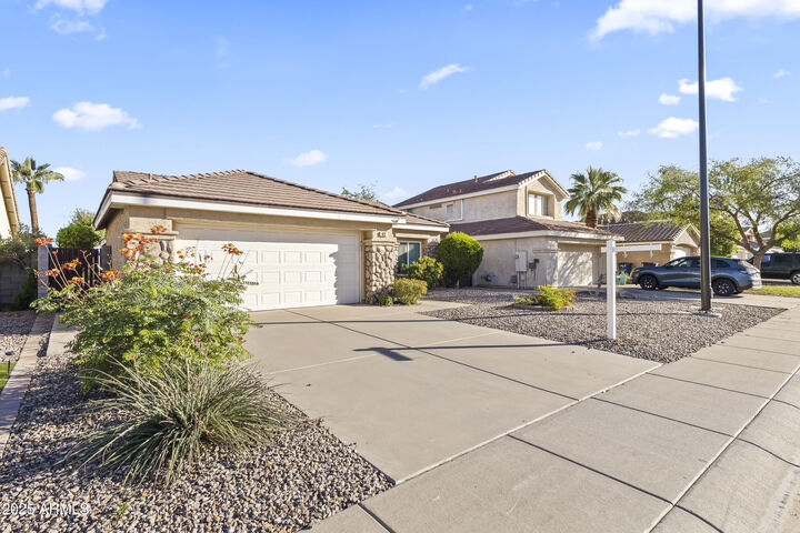 Property Photo: 922 W Hudson Way AZ 85233