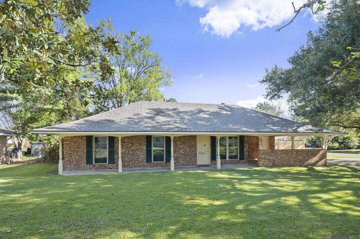 Property Photo:  9589 Macedonia Ave  LA 70810
