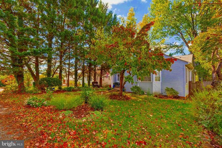 Property Photo:  208 Chestnut Street  VA 20117 