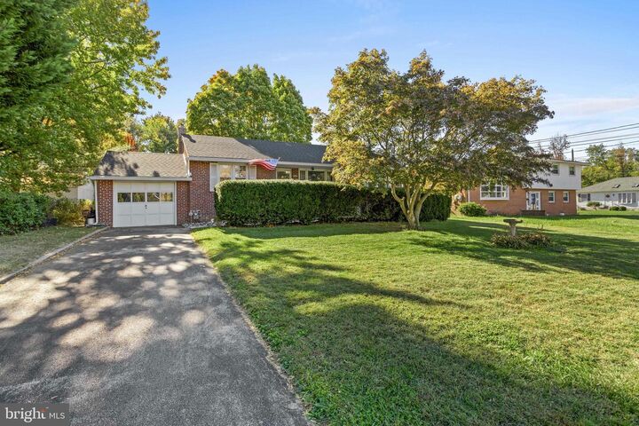 2502 Grand Avenue  Holmes PA 19043 photo