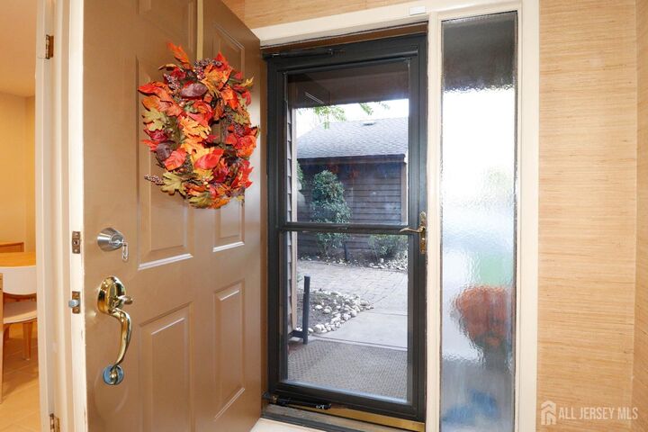 Property Photo:  31 Hickory Hollow Court  NJ 08820 