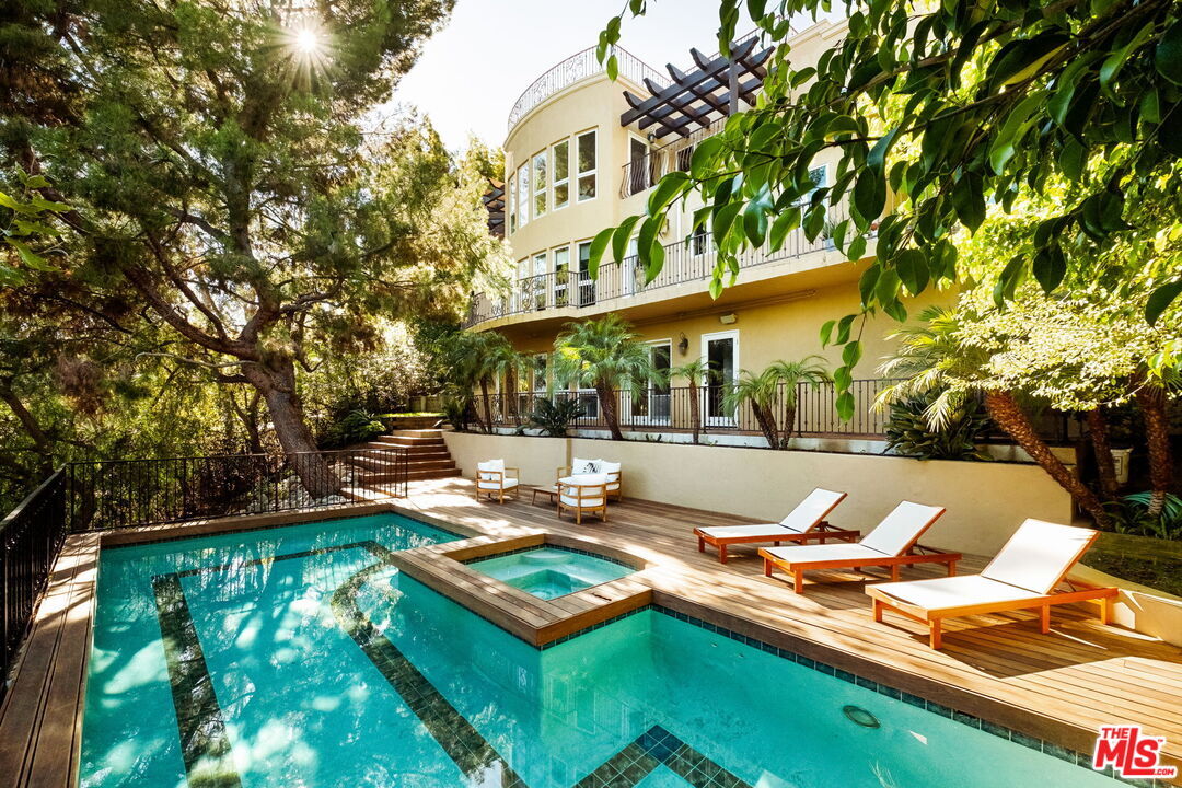 Property Photo:  2505 Bowmont Dr  CA 90210 