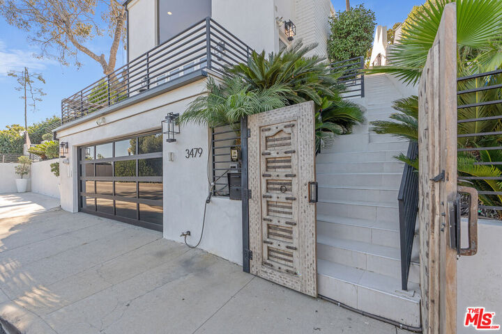 Property Photo: 3479 Wonder View Dr CA 90068