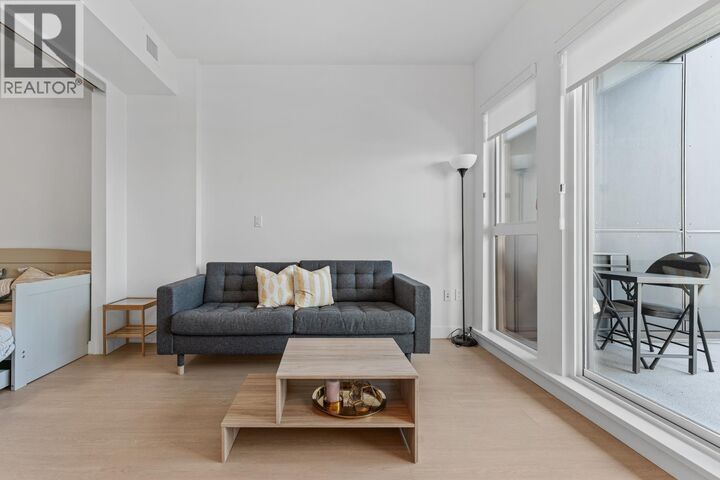 Property Photo: 422 East 3rd Street 45X BC V7L 0K1