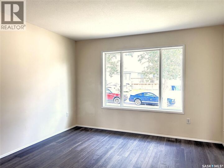Property Photo: 242 Lochrie Crescent SK S7M 5E4