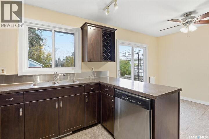 Property Photo: 317 Fisher Crescent SK S7L 5E1