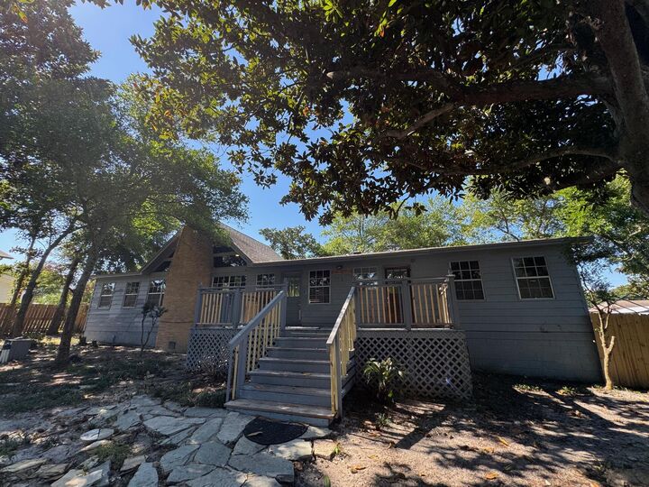Property Photo: 431 Benning Dr Drive FL 32541