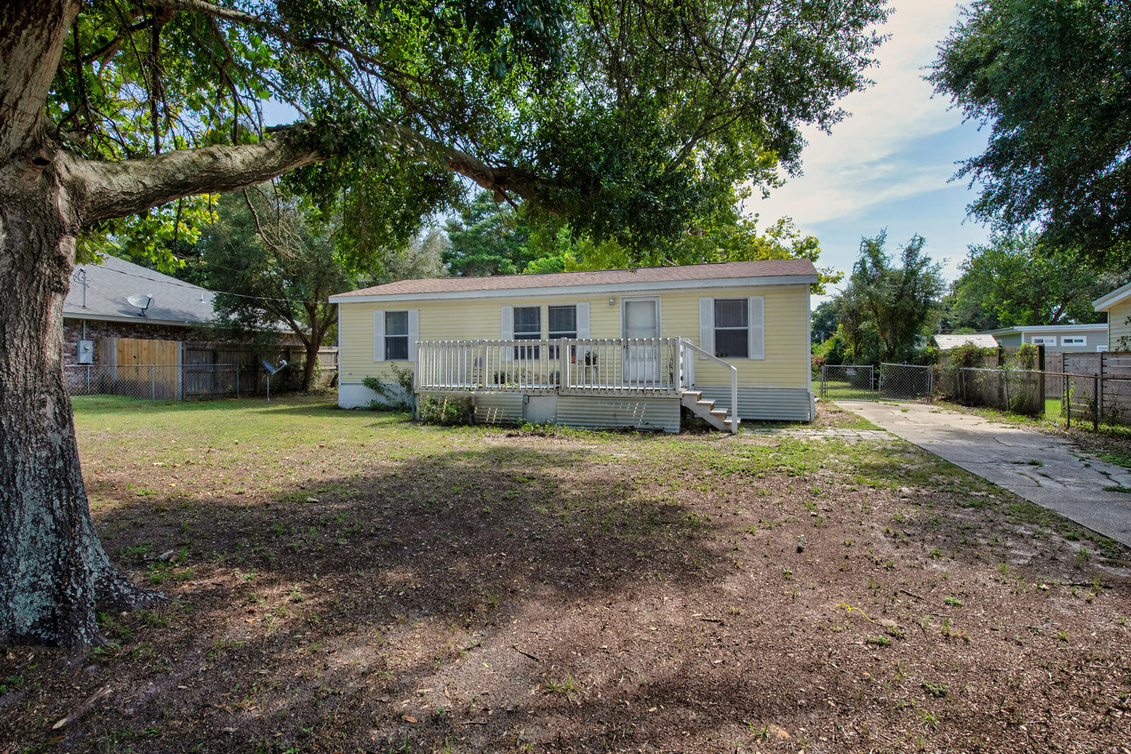 Property Photo:  211 Evergreen Drive  FL 32569 