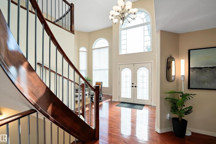 Property Photo:  995 Hollingsworth Bend Bend NW  AB T6R 3G7