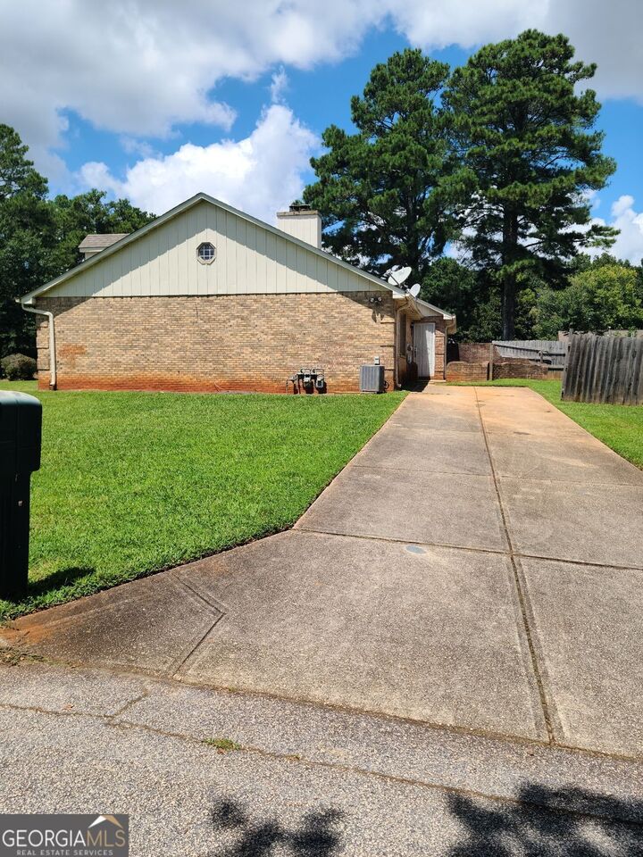 Property Photo:  2120 Fieldstone View Court SE  GA 30013 