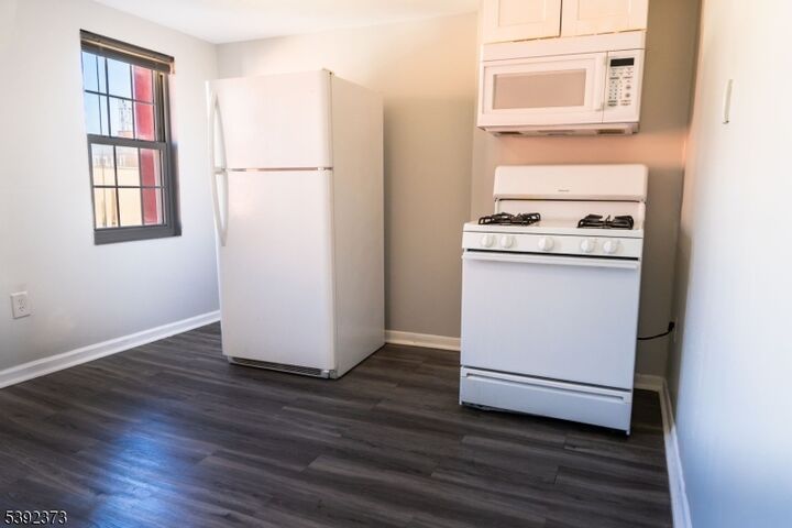 Property Photo: 5 Elm St 4 NJ 07102