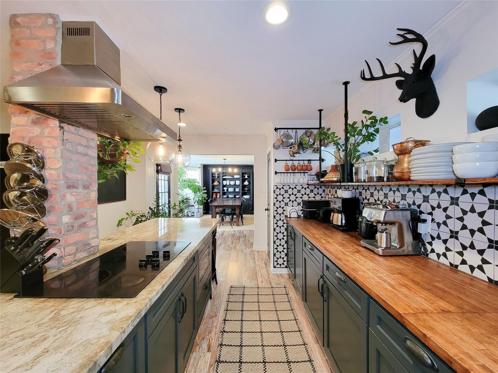 Property Photo:  1718 Welch Street C  TX 77006 