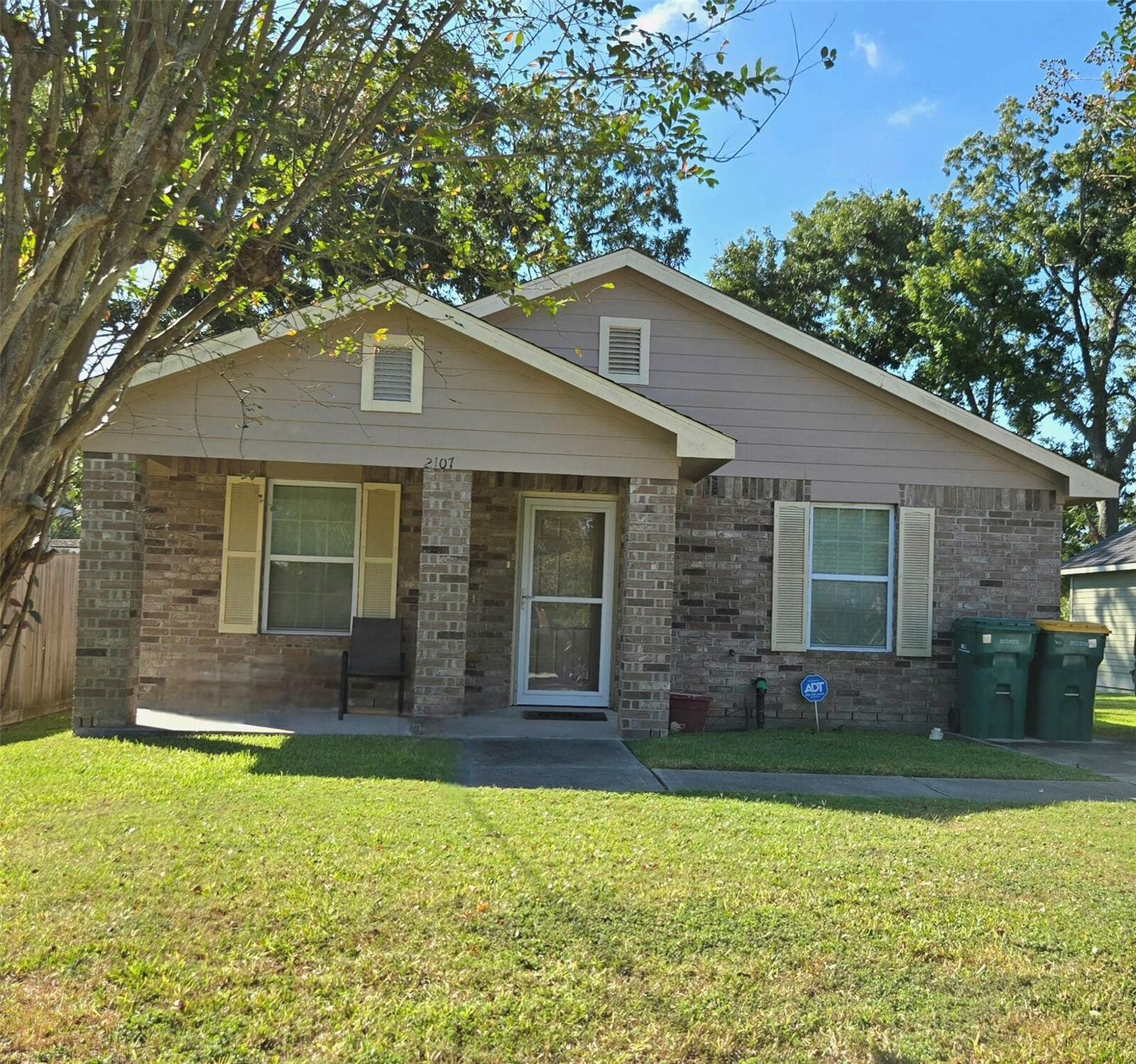Property Photo:  2107 Rosalee Street  TX 77568 