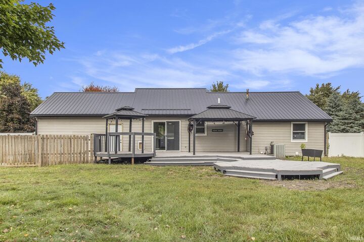 Property Photo: 1011 Spring Arbor Drive IN 46540-9200