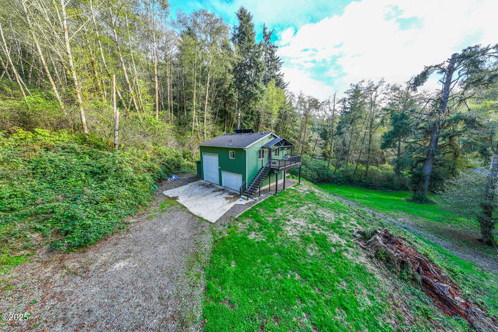 Property Photo: 695 SE John Nye Road OR 97365