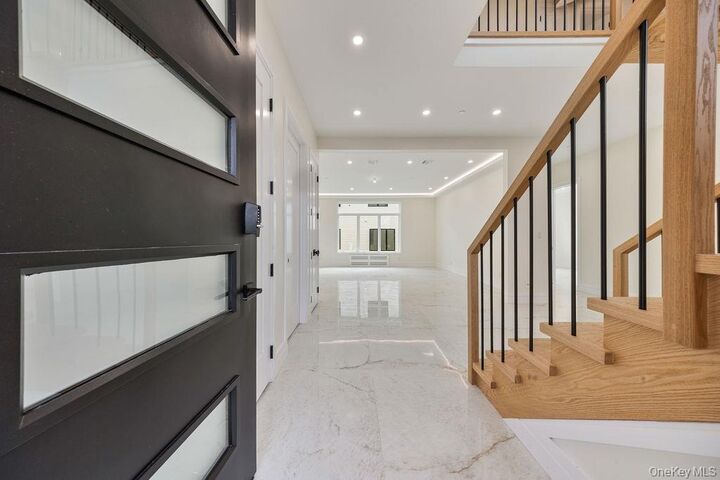 Property Photo: 20 Singer Avenue 202 NY 10977