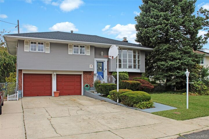 640 Carlls Path  Babylon NY 11729 photo