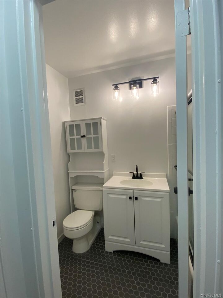 Property Photo: 4 Consulate Drive 2M NY 10707