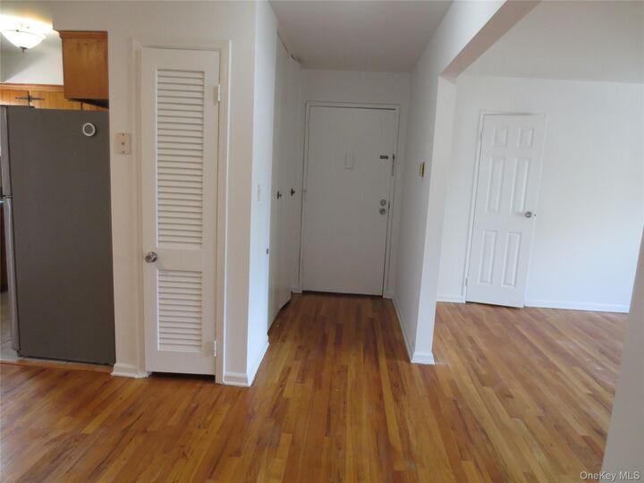 Property Photo: 4 Oxford Court 8007 NY 10901