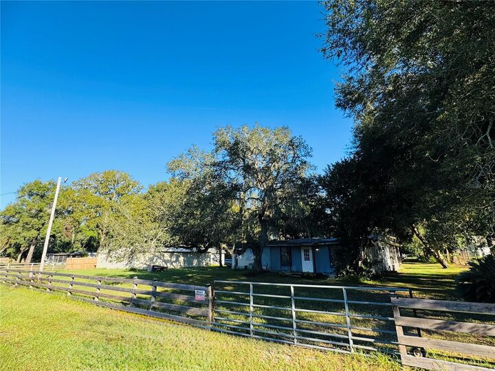 Property Photo: 4536 Cr 691 FL 33597