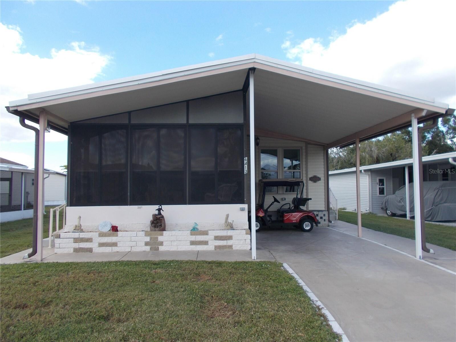 Property Photo: 6413 Hikina Drive FL 34287