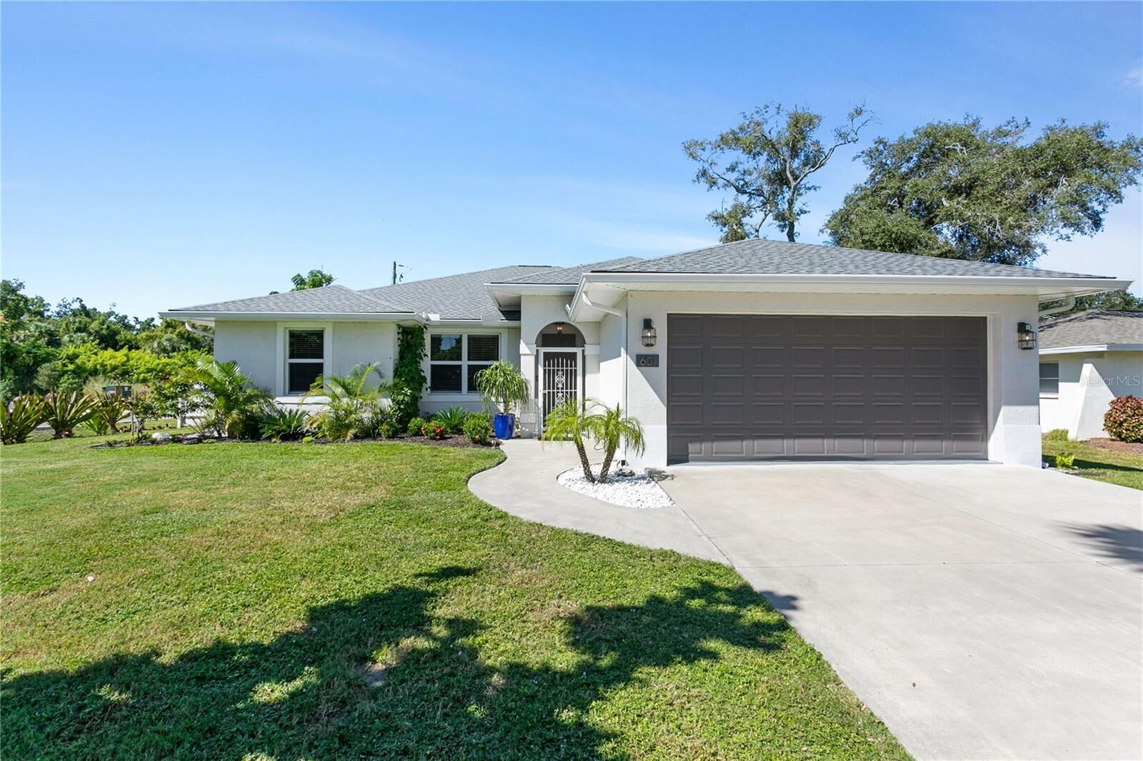 Property Photo: 601 Hamlin Street FL 34275