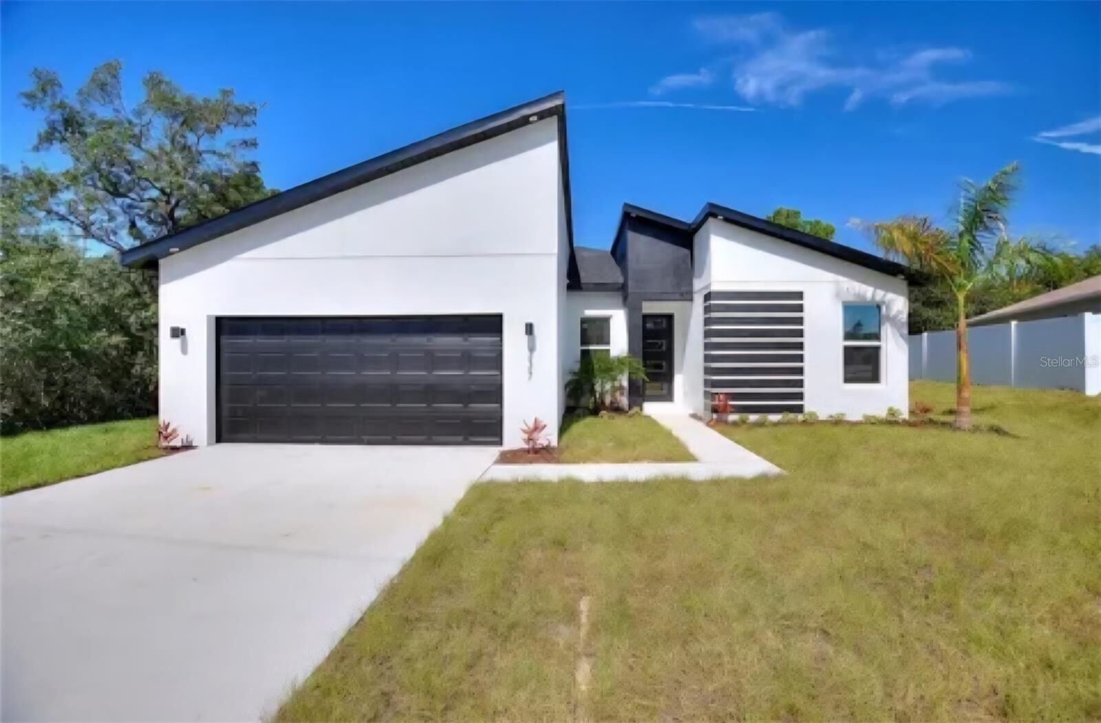 Property Photo: 112 Violet Court FL 34759
