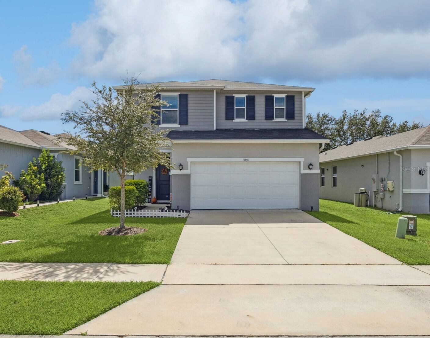 Property Photo:  1068 Papaya Circle  FL 33897 