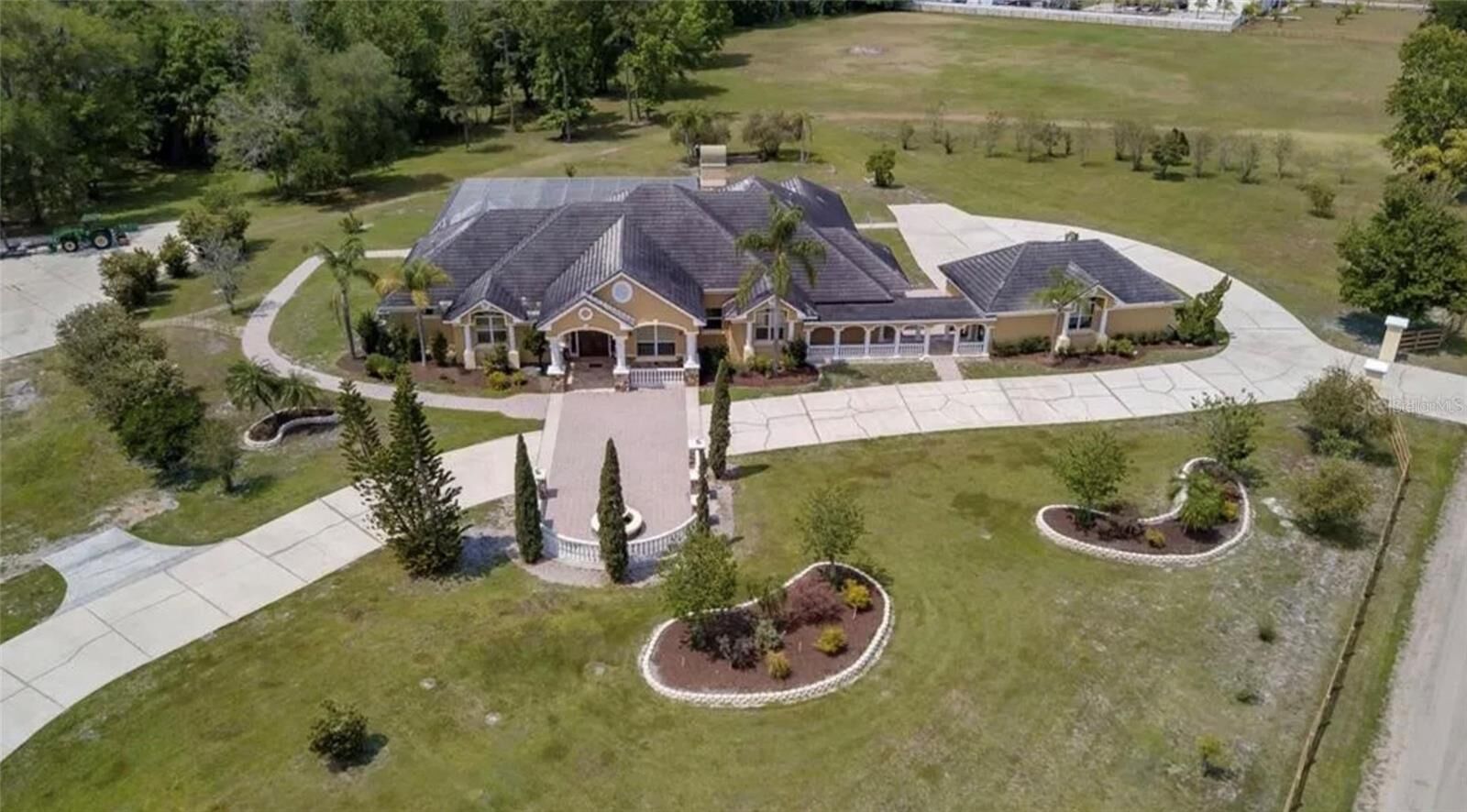 Property Photo:  4421 Reaves Road  FL 34746 