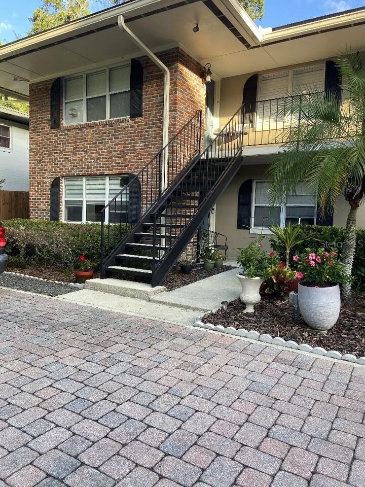 Property Photo: 719 Mount Vernon Street 1 FL 32803