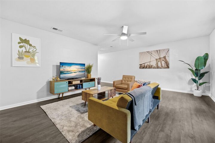 Property Photo:  2009 NW 31st Avenue  FL 32605