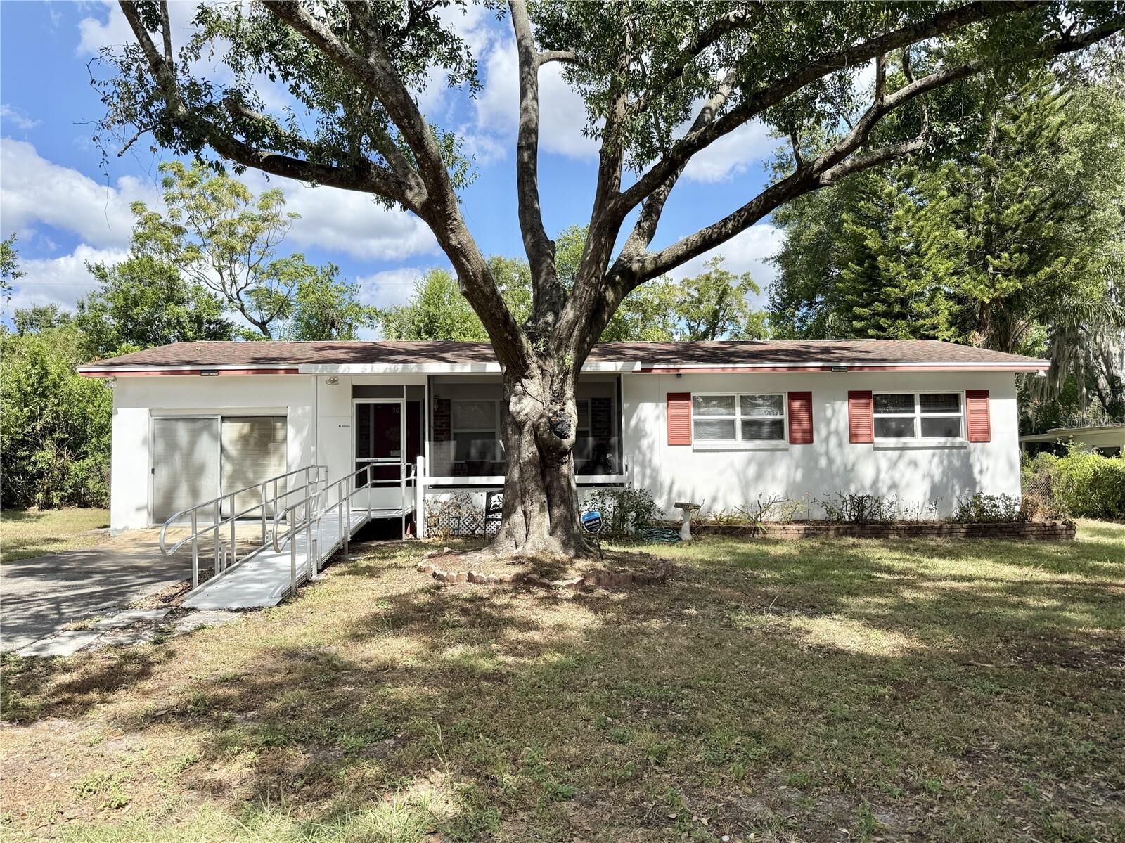 Property Photo:  304 Forest Park Avenue  FL 33617