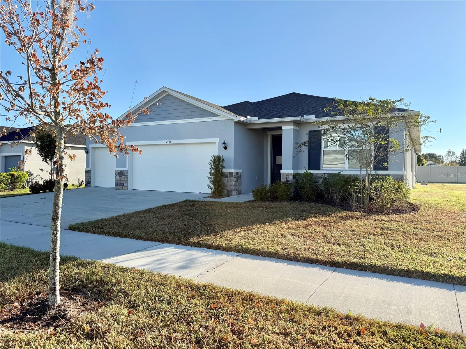 Property Photo:  9435 Sanders Park Place  FL 33584