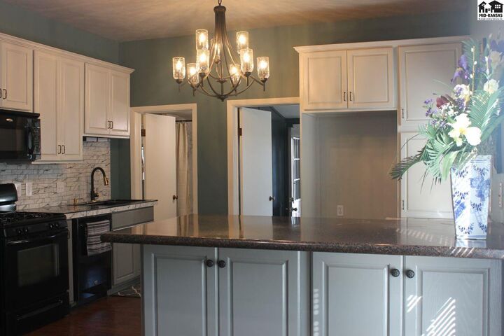 Photo de la propriété:  608 W 12th Ave  KS 67501 