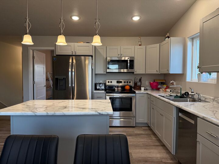 Property Photo: 325 6th Ave SW ND 58785