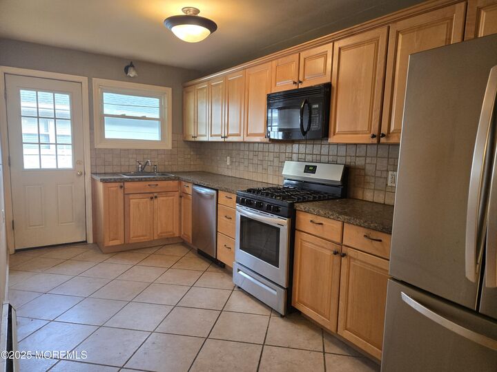 Property Photo:  76 Mount Fairweather Lane  NJ 08753 