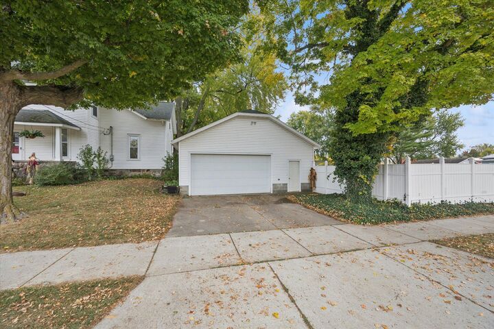 Property Photo: 203 E Michigan Street MI 49274