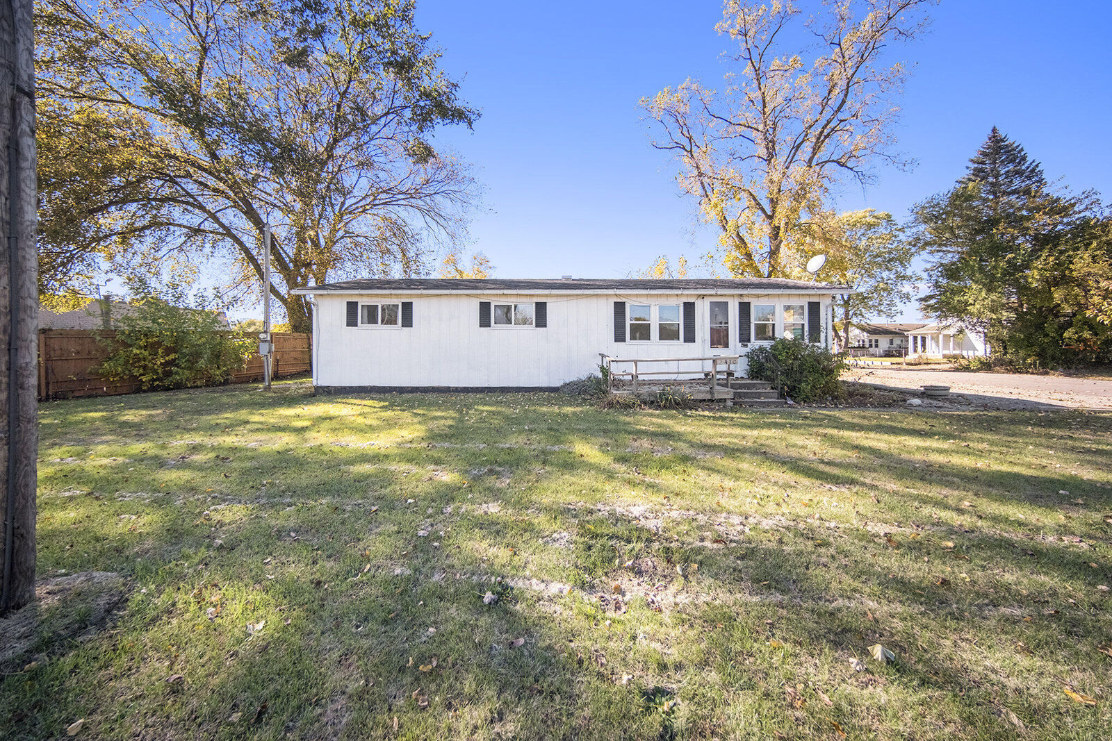 Property Photo: 2410 Shirley Drive MI 49202