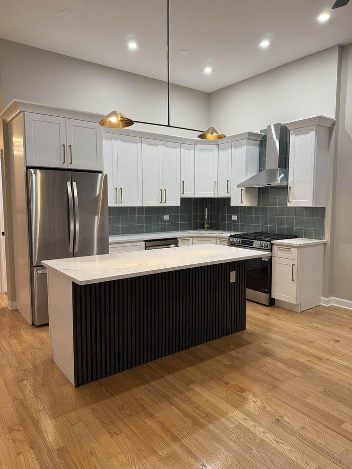 Property Photo:  912 N Ashland Avenue 1A  IL 60622