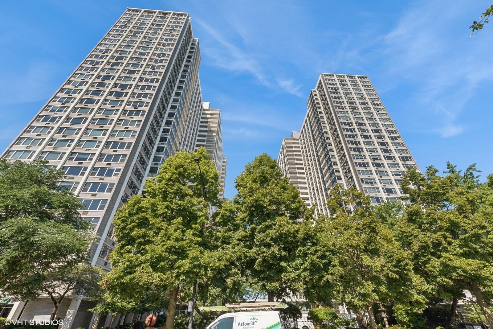 Property Photo: 4250 N Marine Drive 827 IL 60613