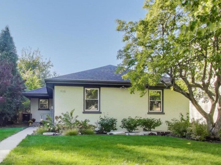 Property Photo:  416 Leitch Avenue  IL 60525