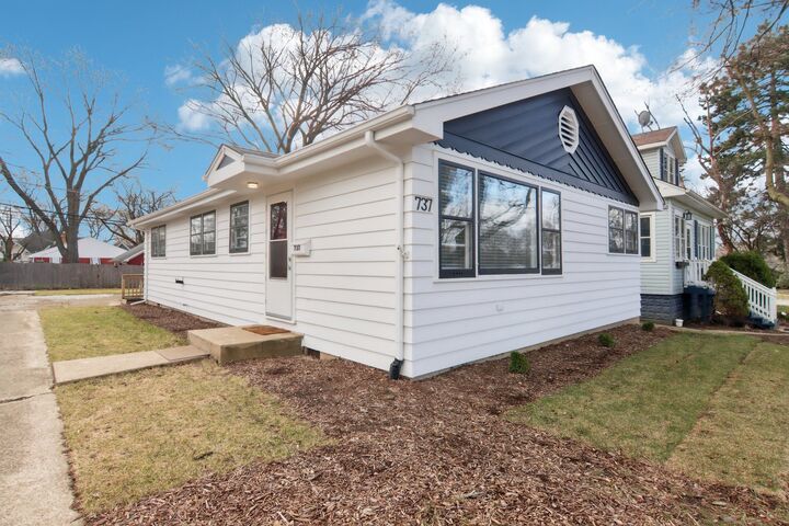 Property Photo: 737 S Jackson Street IL 60521