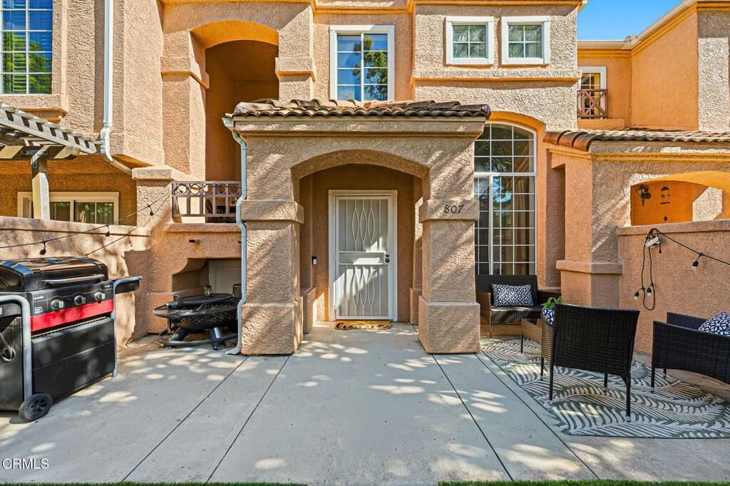 Property Photo:  807 Kingfisher Way  CA 93030 