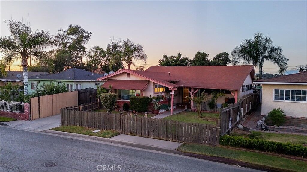 Property Photo:  109 W Glencoe  CA 90220 