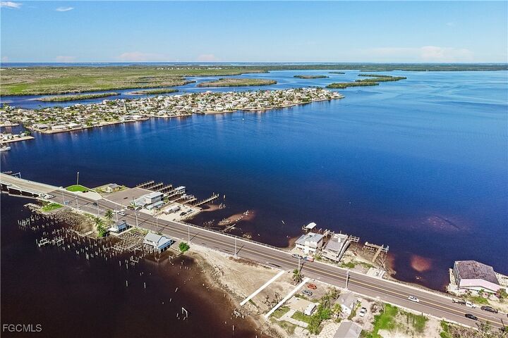 Property Photo:  4225-4227 Pine Island Road NW  FL 33993 