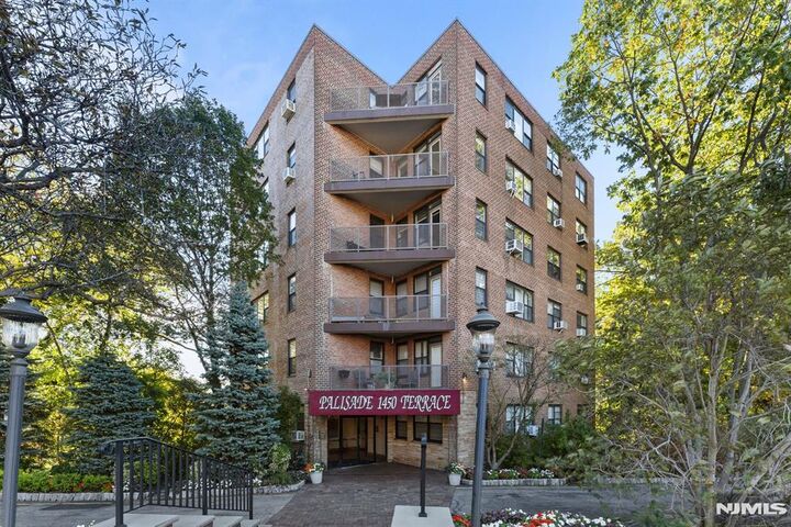 Property Photo:  1450 Palisade Avenue 4L  NJ 07024 