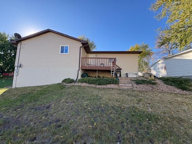 Property Photo:  1200 Crestview Road  MN 56007 