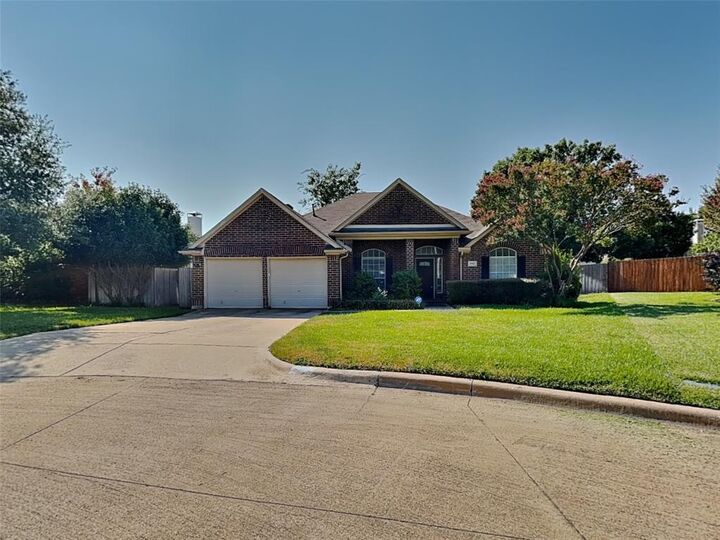 Property Photo: 6963 Briarwood Drive TX 76132
