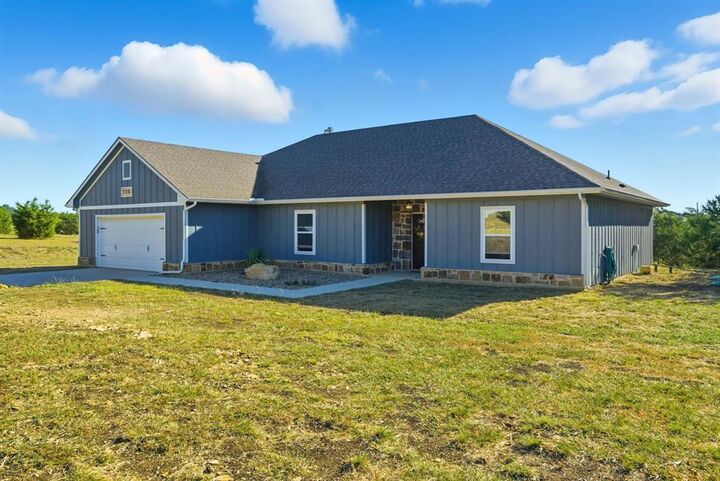 Property Photo: 125 Ruidoso Way TX 76067