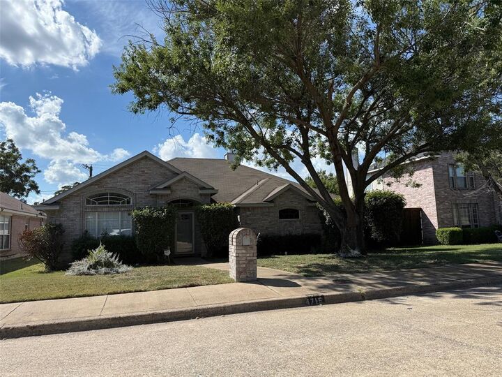 Property Photo: 4715 Hollow Bend Lane TX 75227